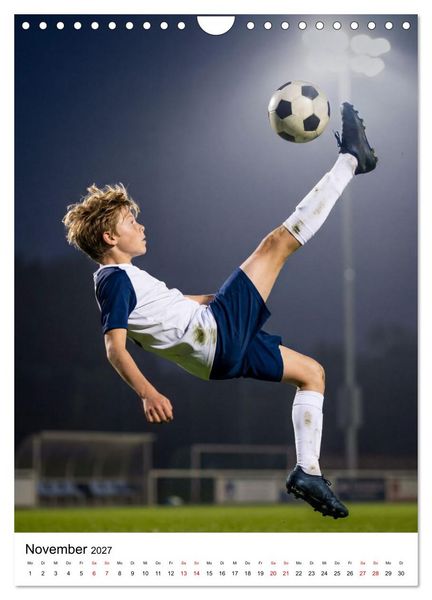 Produktbild: Am Ball Junior - Junge Kicker - Gro&szlig;e Momente (Wandkalender 2027 DIN A4 hoch), CALVENDO Monatskalender