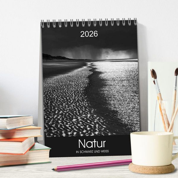 Produktbild: Natur in Schwarz und Wei&szlig; (Tischkalender 2026 DIN A5 hoch), CALVENDO Monatskalender
