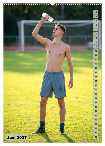 Produktbild: Nachspielzeit - Athletische Fu&szlig;baller - sinnlich und intensiv (hochwertiger Premium Wandkalender 2027 DIN A2 hoch), Kunstdruck in Hochglanz