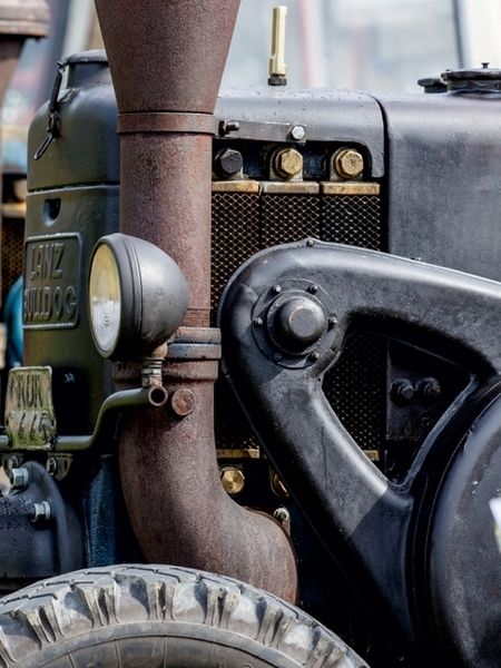 Produktbild: CALVENDO Puzzle Details eines Oldtimer Trecker | 1000 Teile Lege-Gr&ouml;&szlig;e 64x48cm Foto-Puzzle f&uuml;r gl&uuml;ckliche Stunden