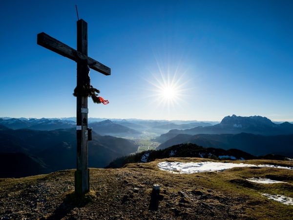 Produktbild: CALVENDO Puzzle Gipfelkreuz im Sonnenuntergang | 1000 Teile Lege-Gr&ouml;&szlig;e 64x48cm Foto-Puzzle f&uuml;r gl&uuml;ckliche Stunden
