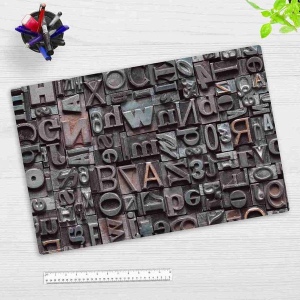 Produktbild: Cover-your-desk Schreibtischunterlage f&uuml;r Kinder und Erwachsene Bleisatz-Druckbuchstaben, aus hochwertigem Vinyl, 60 x 40 cm