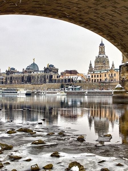 Produktbild: CALVENDO Puzzle Das winterliche Dresden | 1000 Teile Lege-Gr&ouml;&szlig;e 64x48cm Foto-Puzzle f&uuml;r gl&uuml;ckliche Stunden
