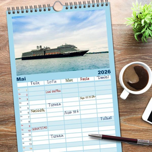 Produktbild: Familienplaner 2026 - Kreuzfahrtschiffe mit 5 Spalten (Wandkalender, 21 x 45 cm) CALVENDO