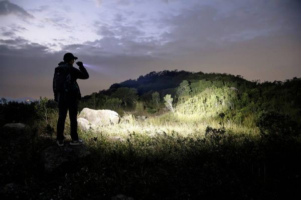Produktbild: OLight LED Mini-Taschenlampe mit Holster, mit G&uuml;rtelclip akkubetrieben 178g