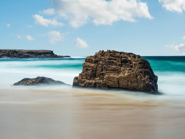 Produktbild: CALVENDO Puzzle Die einsamen Felsen - Fuerteventura 1000 Teile Lege-Gr&ouml;&szlig;e 64 x 48 cm Foto-Puzzle Bild von Patrick Klinke
