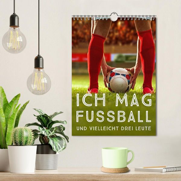 Produktbild: Ich mag Fu&szlig;ball&hellip; und vielleicht drei Leute. Spr&uuml;che und Weisheiten vom Spielfeldrand (Wandkalender 2026 DIN A4 hoch), CALVENDO Monatskalender