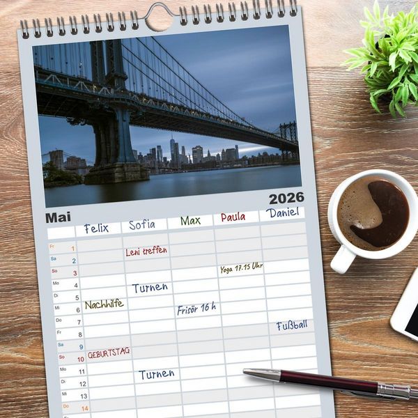 Produktbild: Familienplaner 2026 - New York City - der besondere Blick auf Big Apple mit 5 Spalten (Wandkalender, 21 x 45 cm) CALVENDO