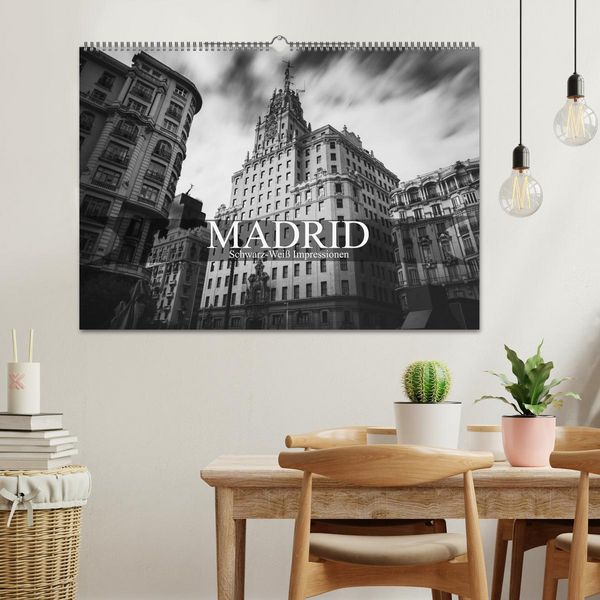 Produktbild: Madrid - Schwarz-Wei&szlig; Impressionen (Wandkalender 2026 DIN A2 quer), CALVENDO Monatskalender