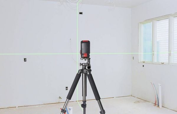 Produktbild: TOOLCRAFT Kreuzlinienlaser gr&uuml;ner Laser, selbstnivellierend Reichweite (max.): 30m