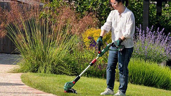 Produktbild: Bosch Home and Garden UniversalGrassCut 18V-26-500 Akku-Rasentrimmer ohne Akku, ohne Ladeger&auml;t