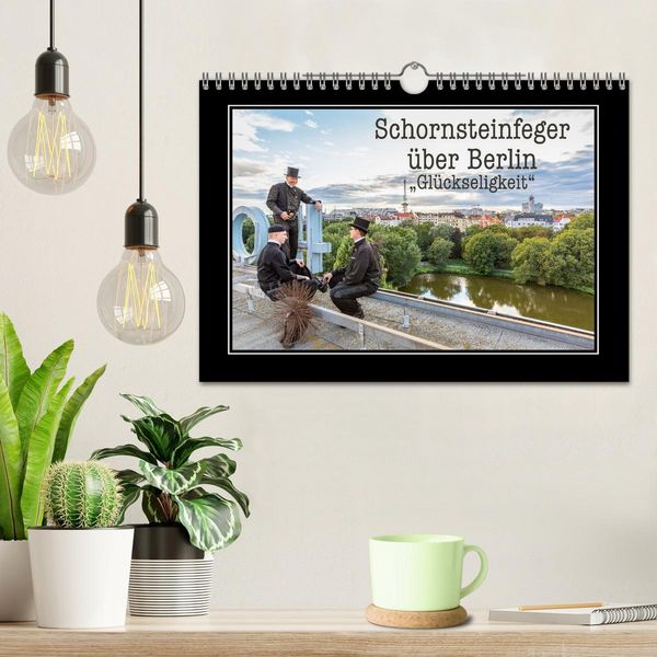 Produktbild: Schornsteinfeger &uuml;ber Berlin - Gl&uuml;ckseligkeit (Wandkalender 2026 DIN A4 quer), CALVENDO Monatskalender