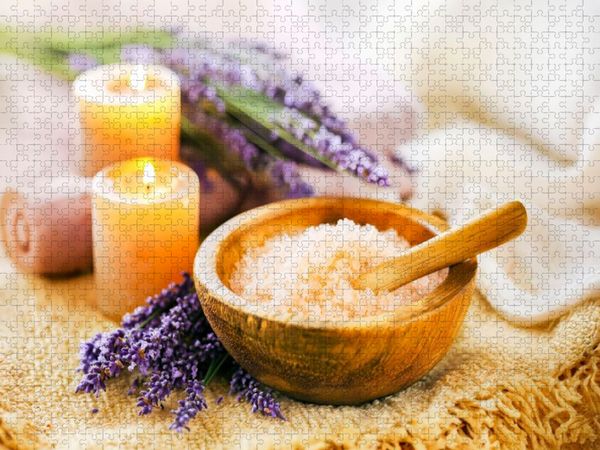 Produktbild: CALVENDO Puzzle Lavendelsalz in Holzschale mit Kerzenlicht | 2000 Teile Lege-Gr&ouml;&szlig;e 90x67cm Foto-Puzzle f&uuml;r gl&uuml;ckliche Stunden