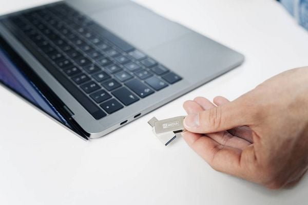 Produktbild: MyMEDIA My Dual USB 3.2 Gen 1 /USB C Drive 128GB USB-Stick 128 GB Silber 69271 USB-A (USB 3.2 Gen 1), USB-C&reg;