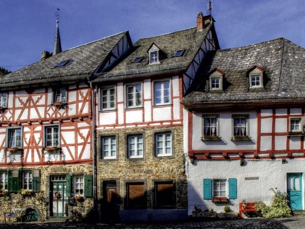 Produktbild: CALVENDO Puzzle Fachwerkh&auml;user in Monreal | 1000 Teile Lege-Gr&ouml;&szlig;e 64x48cm Foto-Puzzle f&uuml;r gl&uuml;ckliche Stunden