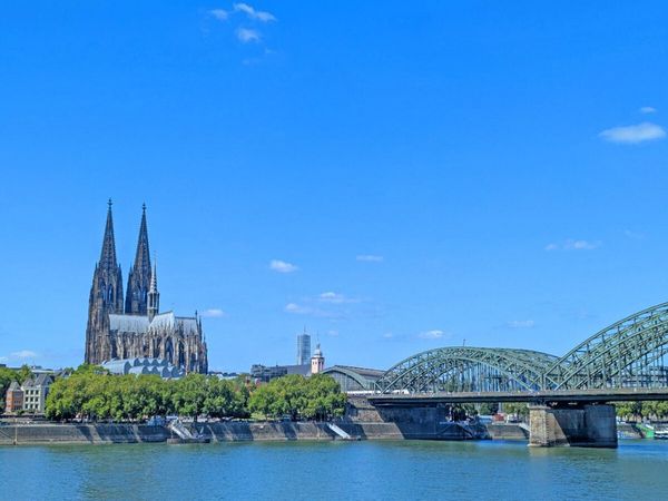 Produktbild: CALVENDO Puzzle Ein Motiv aus dem Kalender K&ouml;ln und D&uuml;sseldorf Stadtmomente am Rhein | 1000 Teile Lege-Gr&ouml;&szlig;e 64x48cm Foto-Puzzle f&uuml;r gl&uuml;ckliche Stunden