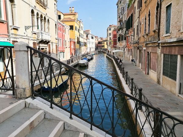 Produktbild: CALVENDO Puzzle Venedig ist Heimat von hunderten Br&uuml;cken und Kan&auml;le. | 1000 Teile Lege-Gr&ouml;&szlig;e 64x48cm Foto-Puzzle f&uuml;r gl&uuml;ckliche Stunden