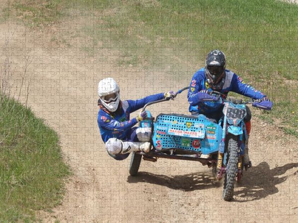 Produktbild: CALVENDO Puzzle Motocross Beiwagen-Fahrer mit Copilot in Action | 1000 Teile Lege-Gr&ouml;&szlig;e 64x48cm Foto-Puzzle f&uuml;r gl&uuml;ckliche Stunden