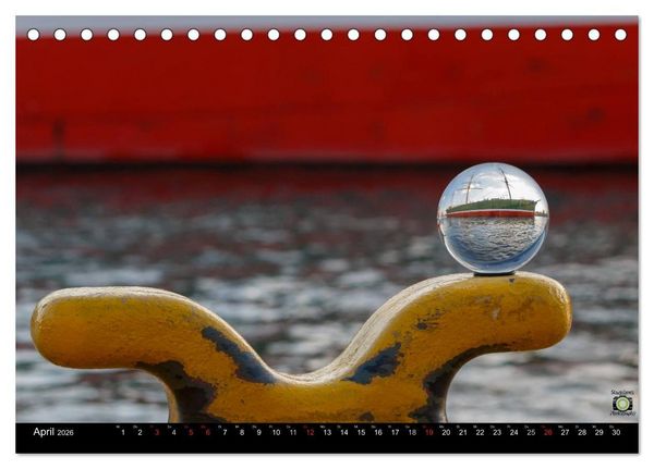 Produktbild: Glaskugel, Die Welt ist eine Kugel (Tischkalender 2026 DIN A5 quer), CALVENDO Monatskalender