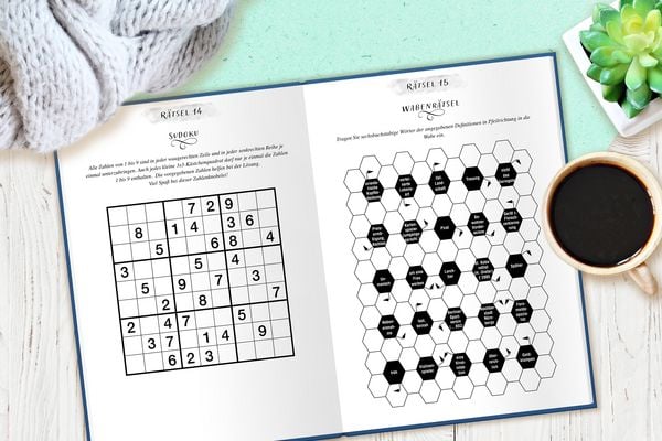 Produktbild: Deluxe R&auml;tselbuch/R&auml;tselblock mit extra gro&szlig;em Druck f&uuml;r Erwachsene und Senioren/Rentner im DIN A4-Format. Kreuzwortr&auml;tsel, Sudoku, Stradoku, R&auml;tselpyramide, Schwedenr&auml;tsel, uvm.