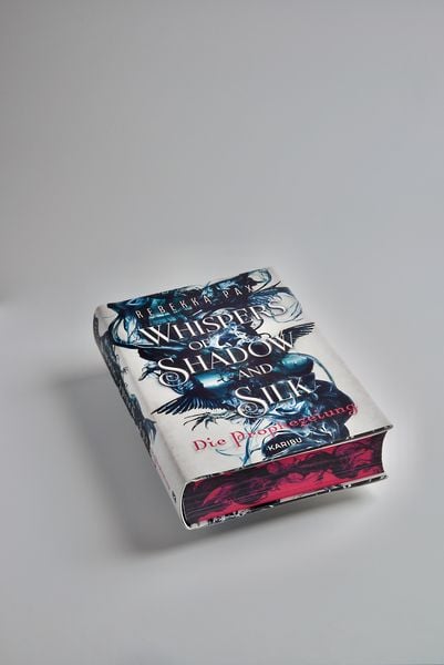 Produktbild: Whispers of Shadow and Silk (Band 1) &ndash; Die Prophezeiung