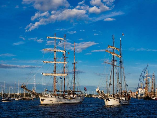 Produktbild: CALVENDO Puzzle Windjammer zur Hanse Sail | 1000 Teile Lege-Gr&ouml;&szlig;e 64x48cm Foto-Puzzle f&uuml;r gl&uuml;ckliche Stunden