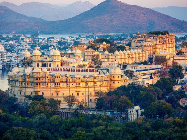 Produktbild: CALVENDO Puzzle Stadtpalast,Udaipur | 1000 Teile Lege-Gr&ouml;&szlig;e 64x48cm Foto-Puzzle f&uuml;r gl&uuml;ckliche Stunden
