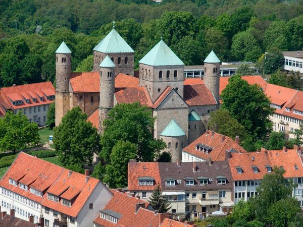 Produktbild: CALVENDO Puzzle Michaeliskirche | 1000 Teile Lege-Gr&ouml;&szlig;e 64x48cm Foto-Puzzle f&uuml;r gl&uuml;ckliche Stunden