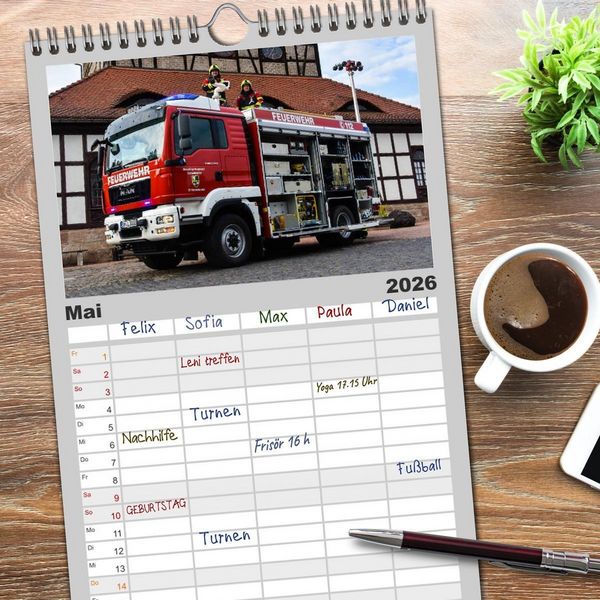 Produktbild: Familienplaner 2026 - Feuerwehrfahrzeuge mit 5 Spalten (Wandkalender, 21 x 45 cm) CALVENDO