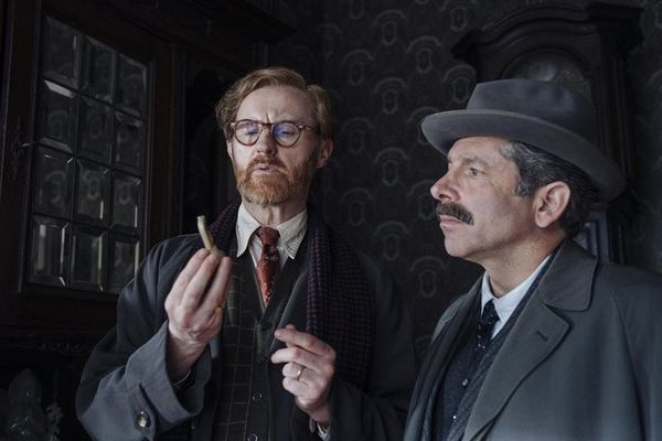 Produktbild: Bookish - Ein Mord spricht B&auml;nde. Die komplette erste Staffel [2 BRs]