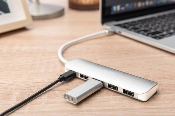 Produktbild: Digitus DA-70242-1 USB-Hub 4+1 Port USB-A USB 3.0 5 GBit/s mit Schnellladeport, mit USB-C&reg; Stecker, mit Aluminiumgeh&auml;use Silber DA-70242-1