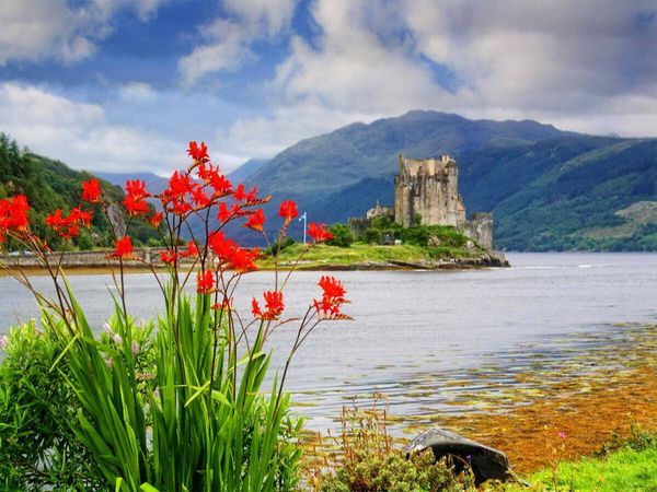 Produktbild: CALVENDO Puzzle Eilean Donan Castle bei Dornie | 1000 Teile Lege-Gr&ouml;&szlig;e 64x48cm Foto-Puzzle f&uuml;r gl&uuml;ckliche Stunden