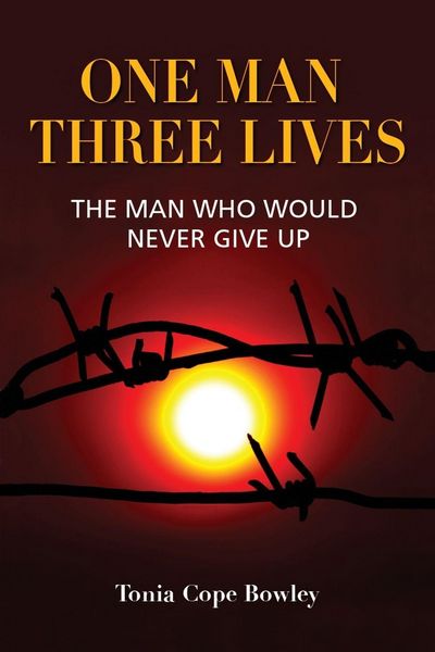 Produktbild: One Man Three Llives