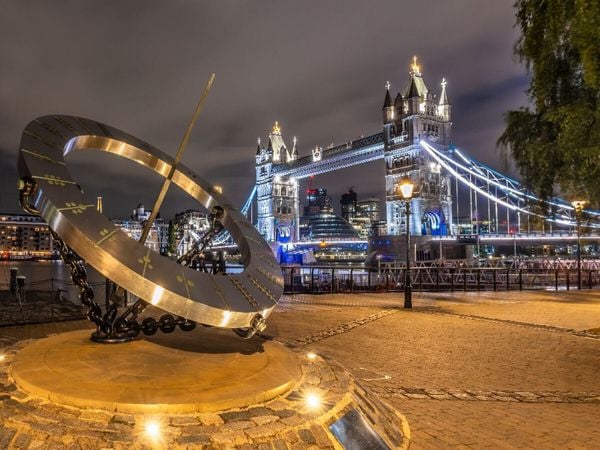 Produktbild: CALVENDO Puzzle LONDON Tower Bridge im Lichterglanz | 1000 Teile Lege-Gr&ouml;&szlig;e 64x48cm Foto-Puzzle f&uuml;r gl&uuml;ckliche Stunden