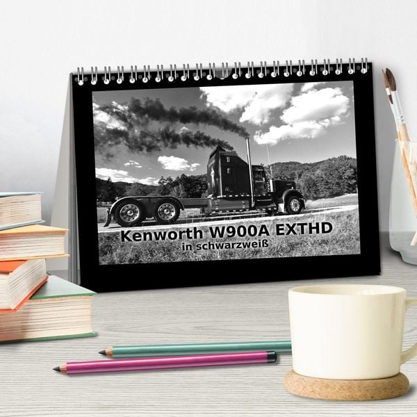 Produktbild: Kenworth W900A EXTHD - in schwarzwei&szlig; (Tischkalender 2026 DIN A5 quer), CALVENDO Monatskalender