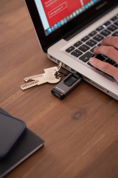 Produktbild: Ledlenser K4R LED Schl&uuml;sselleuchte mit USB-Schnittstelle akkubetrieben 120lm 20g
