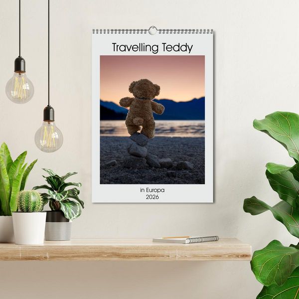 Produktbild: Travelling Teddy in Europa (Wandkalender 2026 DIN A3 hoch), CALVENDO Monatskalender