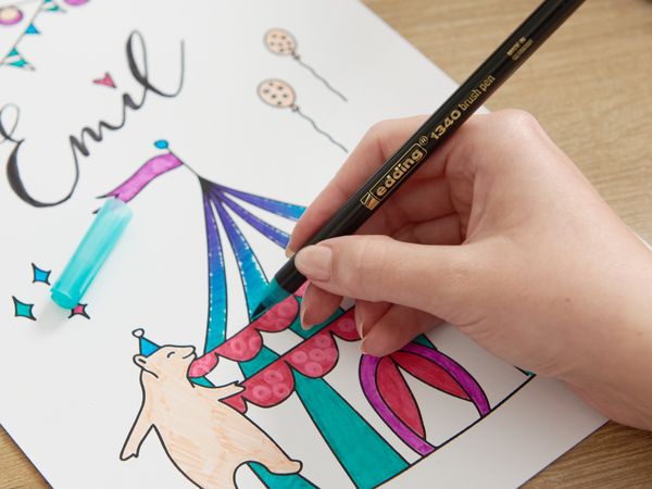 Produktbild: edding Brushpan Colour Happy Set, 70er Set mit Fasermaler, Pinselstifte, Fineliner, Gelroller, Farbmixer und Pastell-Stift