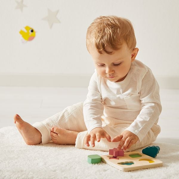 Produktbild: Entwicklungsbox mit 4 Spielzeugen ab 18 Monaten &ndash; Ziehspiel, Musik u. Puzzle