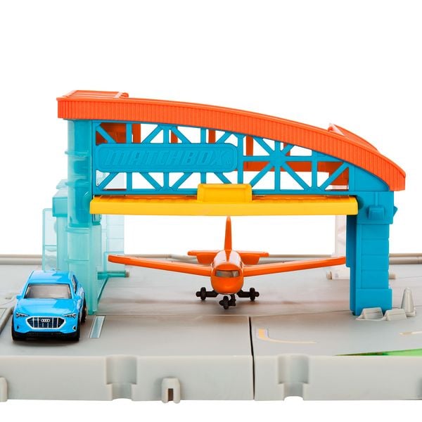 Produktbild: Matchbox Flughafen Abhebe-Abenteuer-Spielset mit 1 Die-Cast-Audi und 1 Flugzeu