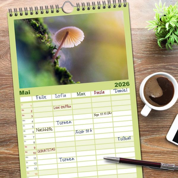 Produktbild: Familienplaner 2026 - Pilzmagie mit 5 Spalten (Wandkalender, 21 x 45 cm) CALVENDO