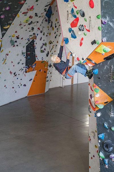 Produktbild: Mit fast 100 durch die Wand