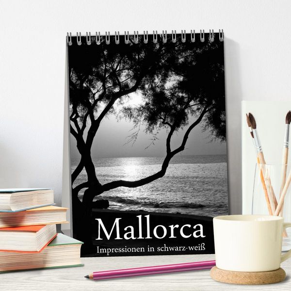 Produktbild: Mallorca Impressionen in schwarz-wei&szlig; (Tischkalender 2026 DIN A5 hoch), CALVENDO Monatskalender