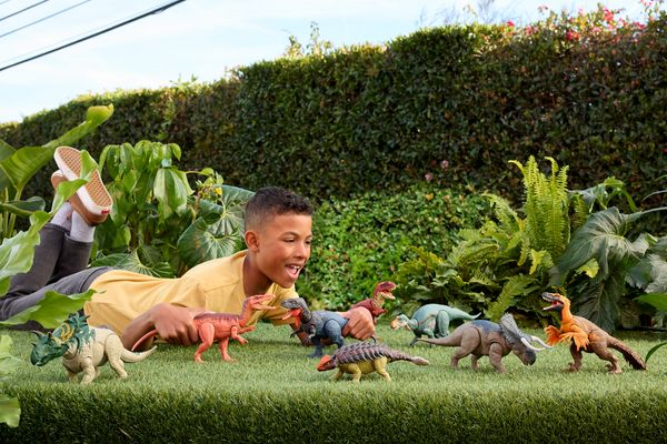 Produktbild: Jurassic World Wild Roar Utahraptor