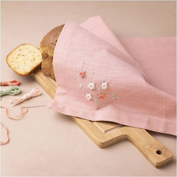 Produktbild: Creativ Company DIY Sets Sticken & Nadelstanzen Mini Kreativ Set Sticken, Staubros&eacute;, Stoffserviette, Kreativ Box