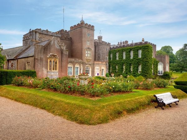 Produktbild: CALVENDO Puzzle Powderham Castle | 1000 Teile Lege-Gr&ouml;&szlig;e 64x48cm Foto-Puzzle f&uuml;r gl&uuml;ckliche Stunden