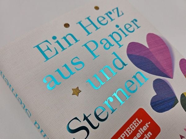Produktbild: Ein Herz aus Papier und Sternen