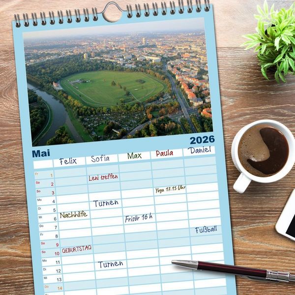 Produktbild: Familienplaner 2026 - &Uuml;ber den D&auml;chern von Leipzig mit 5 Spalten (Wandkalender, 21 x 45 cm) CALVENDO