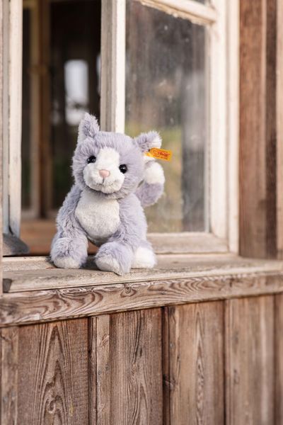 Produktbild: Steiff 067051 - Cassie Katze, sitzend, eisblau/weiss, Pl&uuml;sch, 26 cm