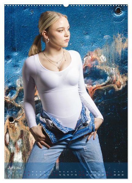Produktbild: Hailie - Blond in Jeans (hochwertiger Premium Wandkalender 2027 DIN A2 hoch), Kunstdruck in Hochglanz